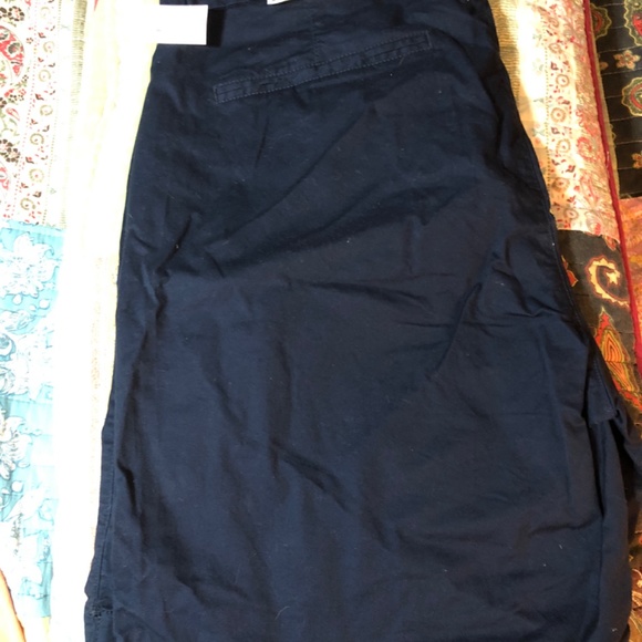 OLD NAVY Shorts 9” length - Picture 4 of 5